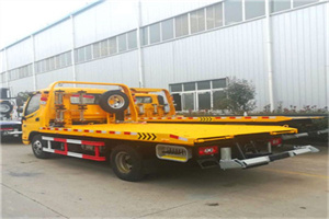 攀枝花西区附近拖车救援搭电